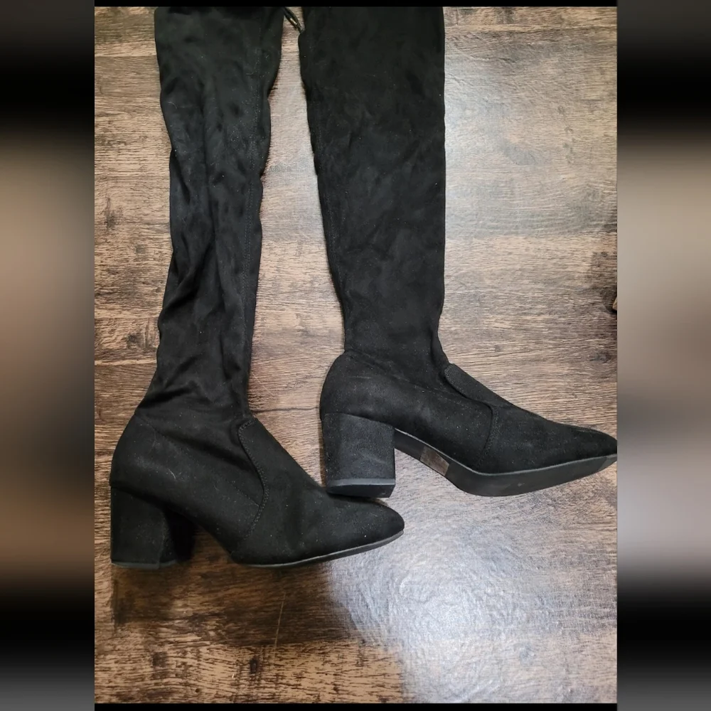 Black Knee High Skipper Style 2 Inch Heel Suede (Size 9) Boots - Picture 1 of 3